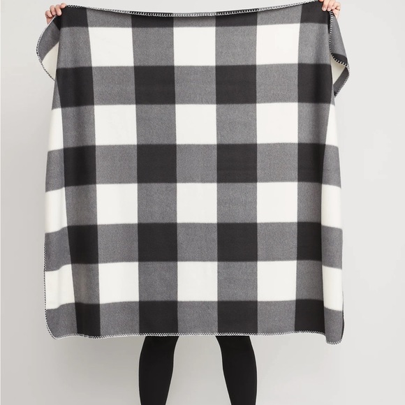 NWT OLD NAVY Patterned Microfleece Blanket  Color: Black Buffalo Plaid - Picture 2 of 2